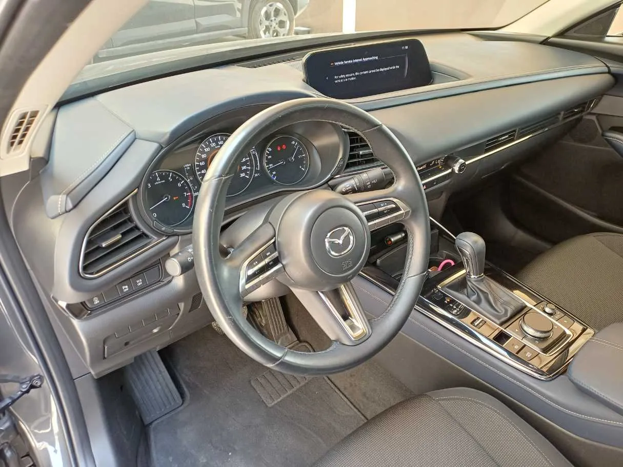 Car image 11