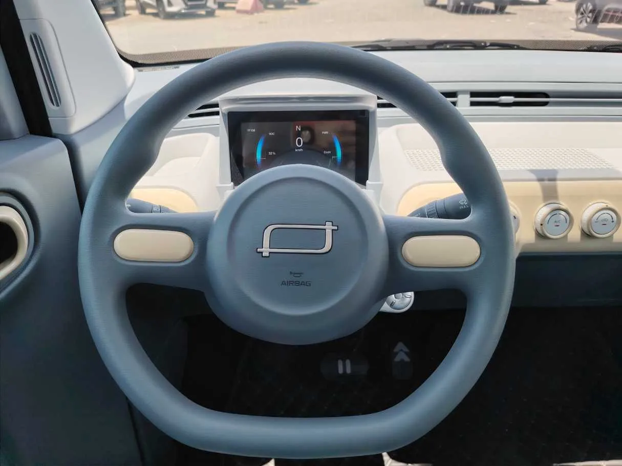 Car image 18