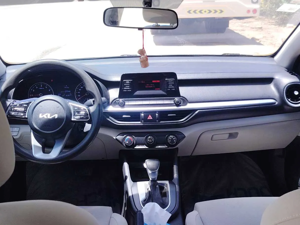 Car image 16