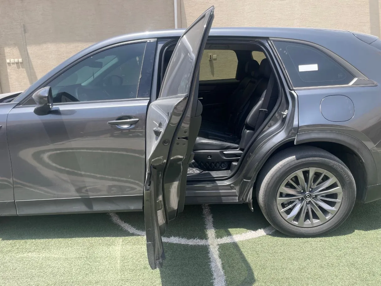 Car image 15