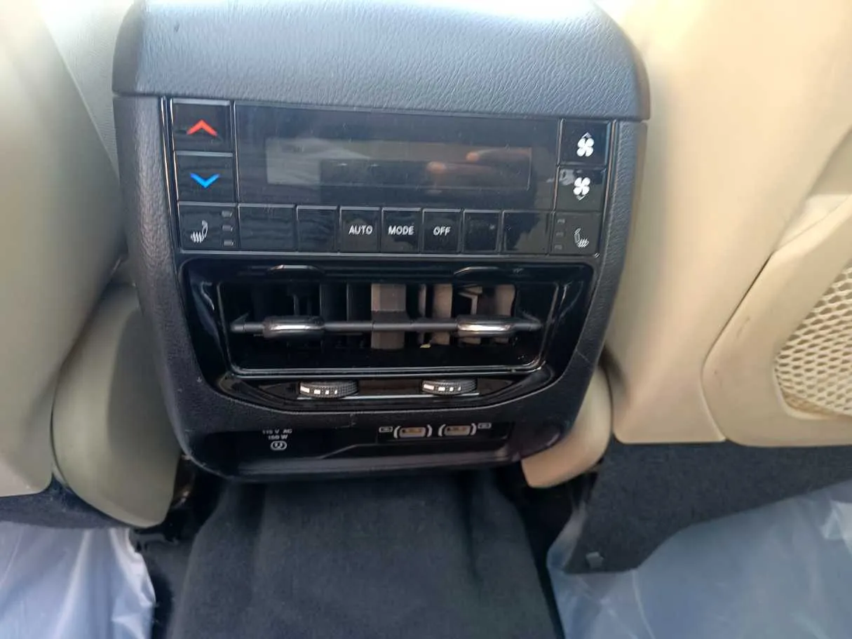 Car image 36