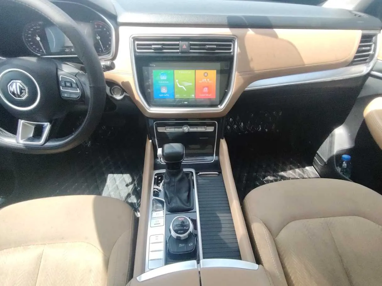 Car image 18
