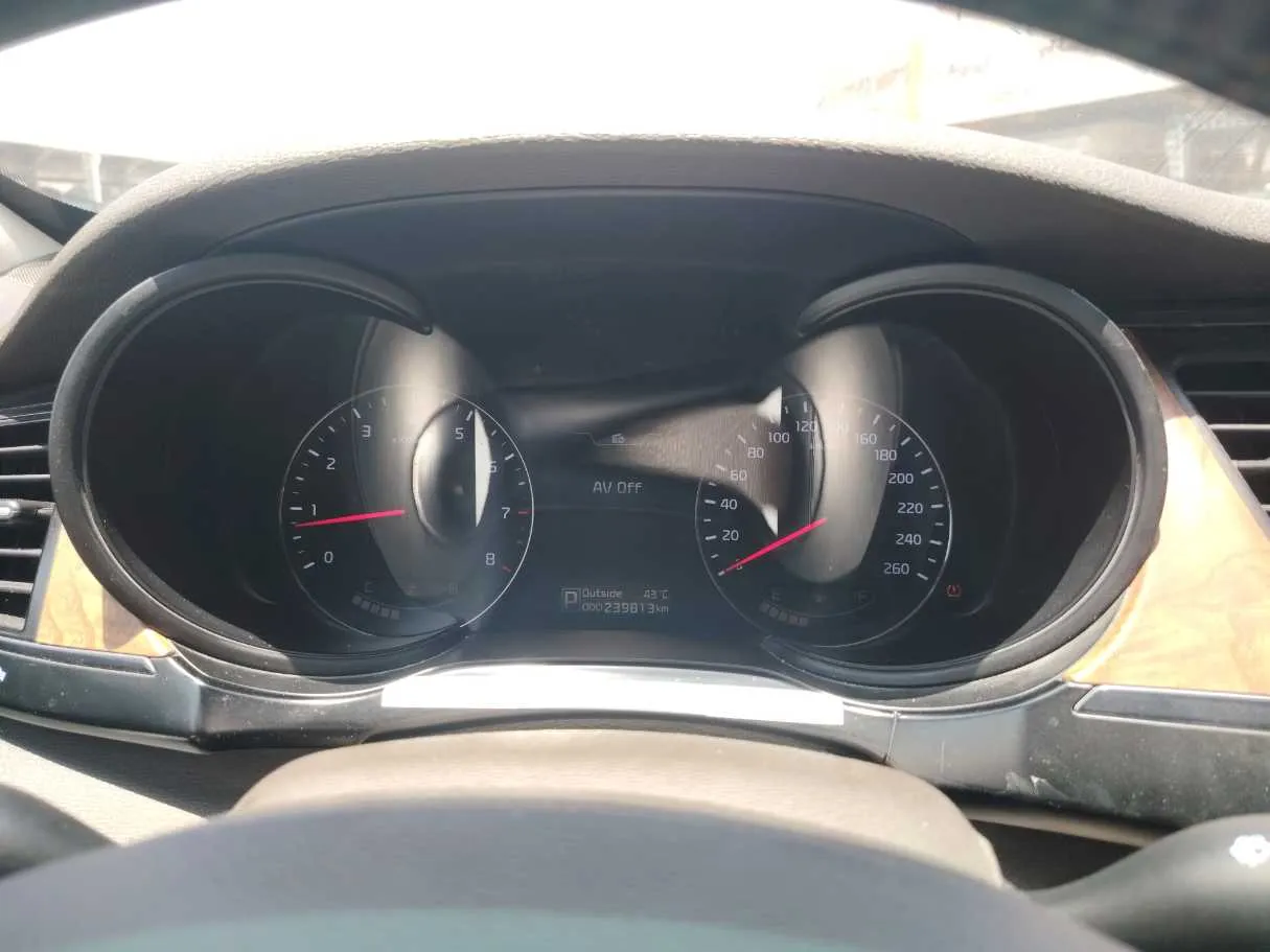 Car image 19