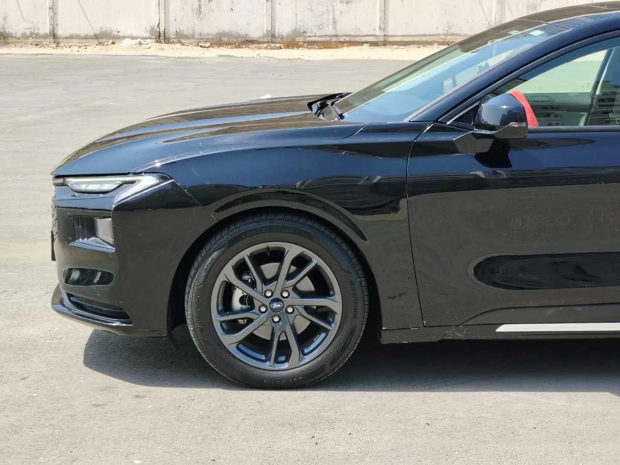 Car image 9