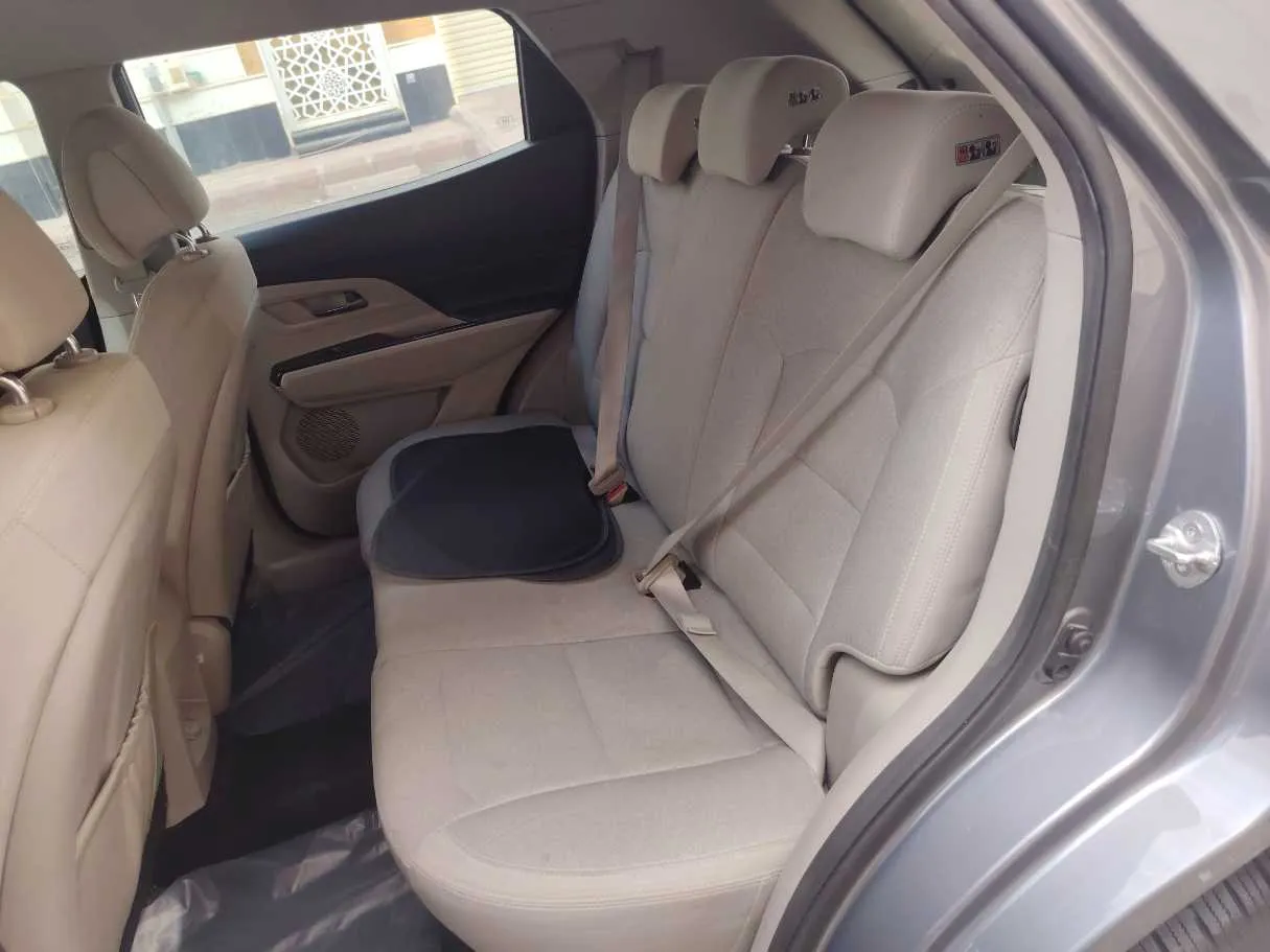 Car image 16