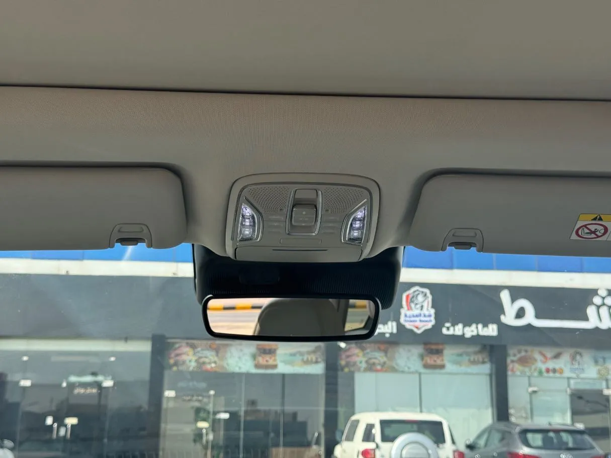 Car image 27
