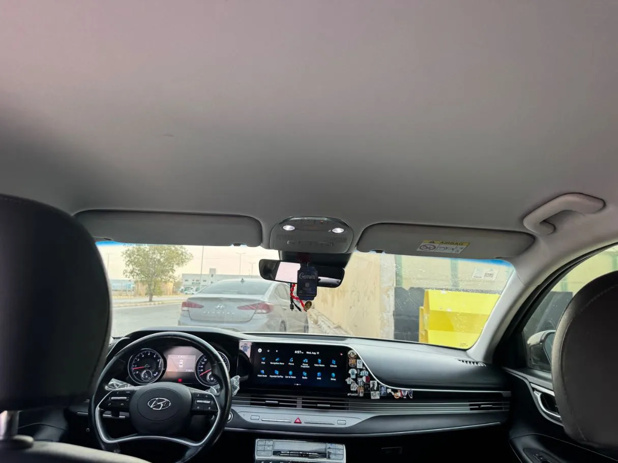 Car image 14