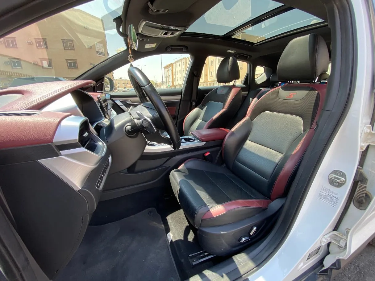 Car image 10