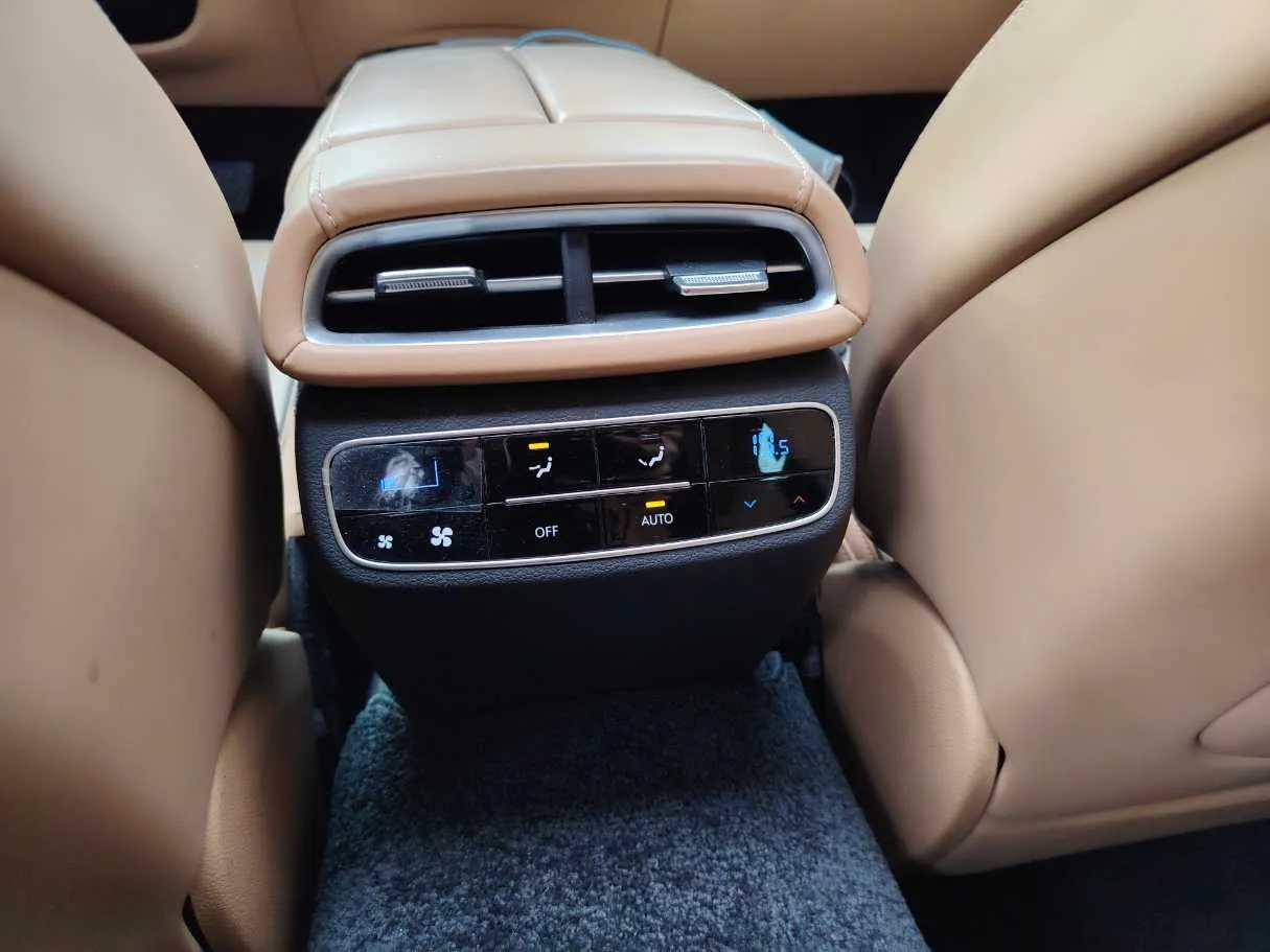 Car image 29