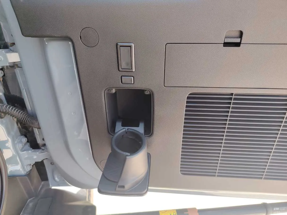 Car image 27