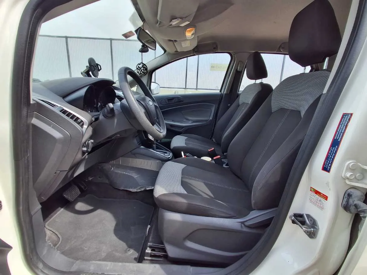 Car image 12