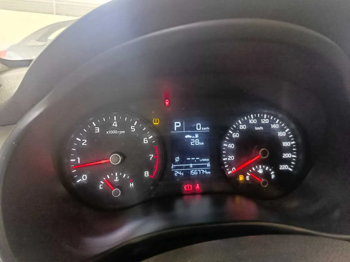 Car image 14