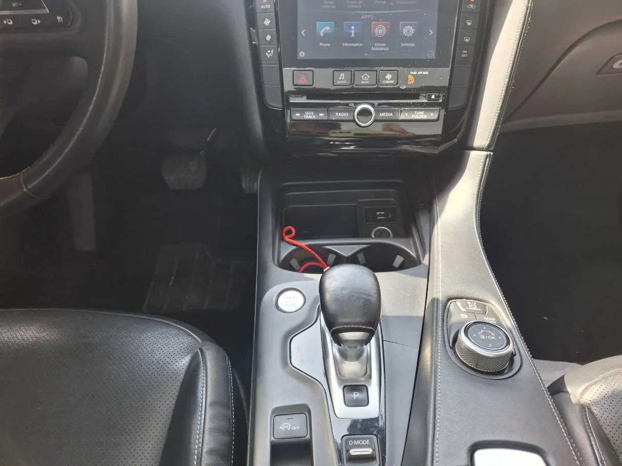 Car image 15