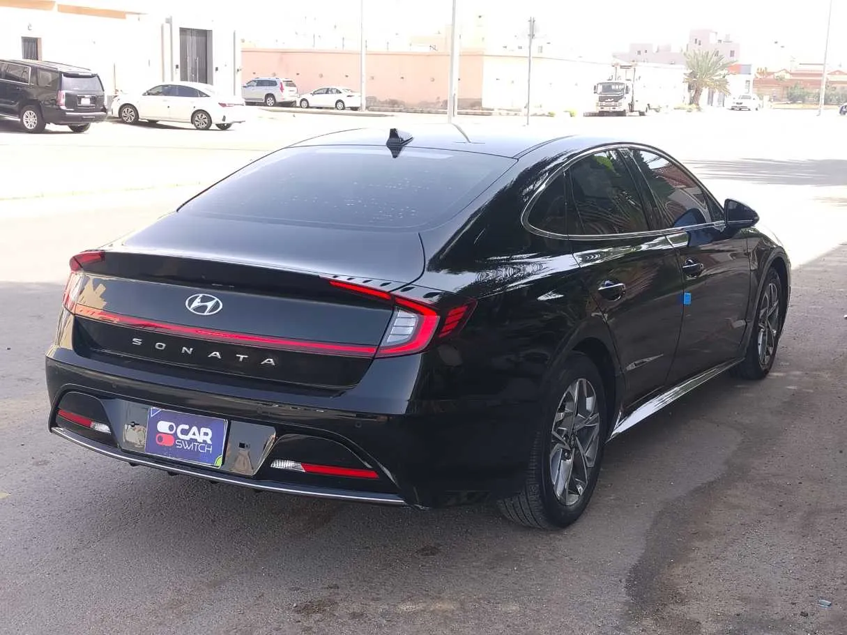 Car image 5