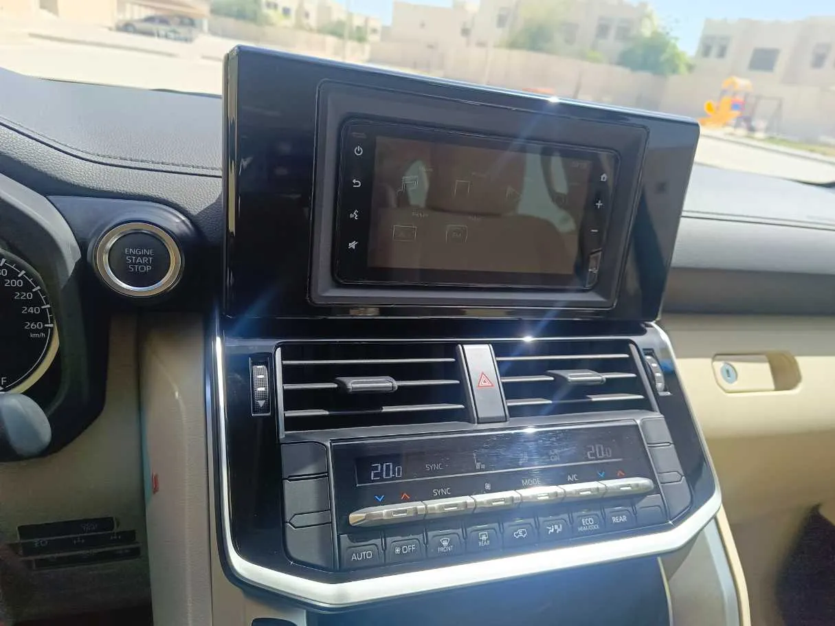 Car image 26