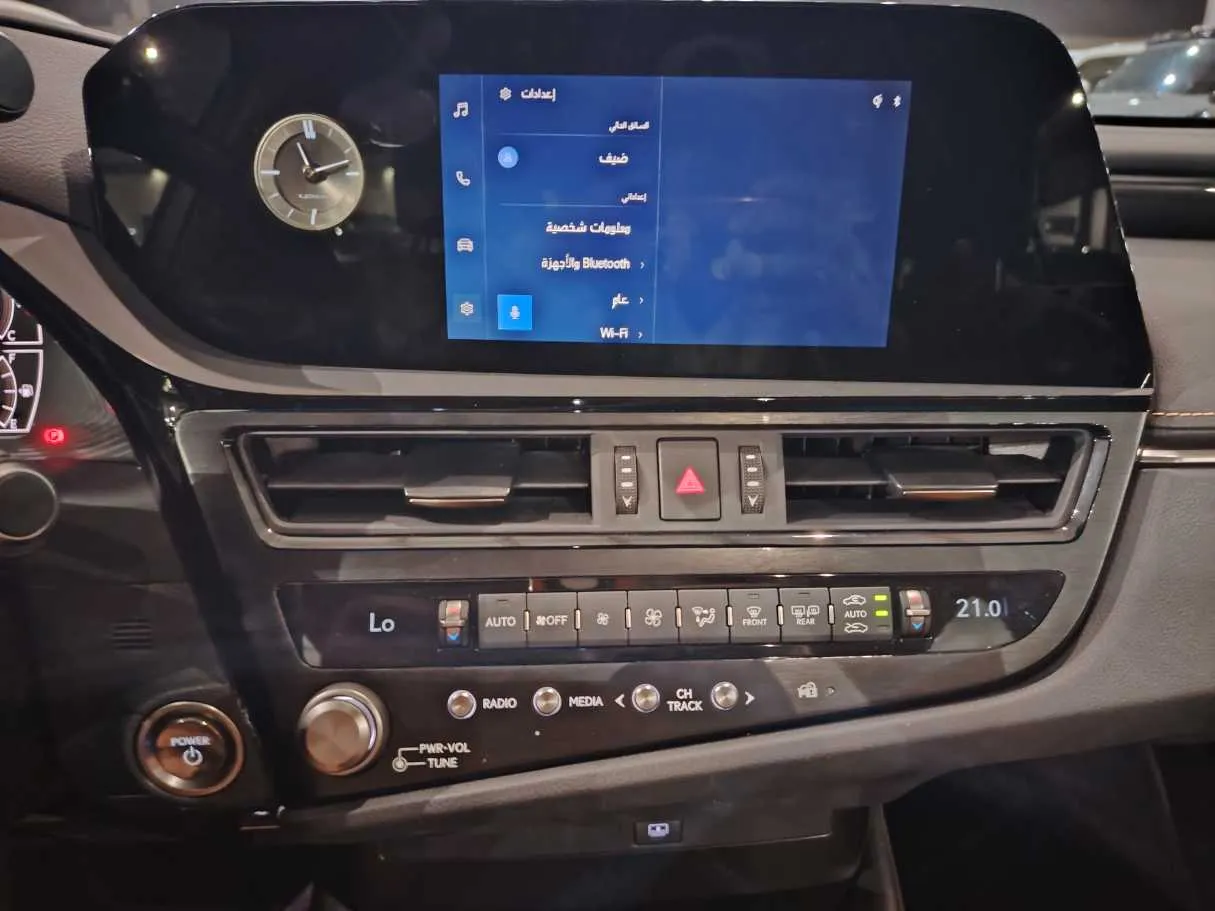Car image 24
