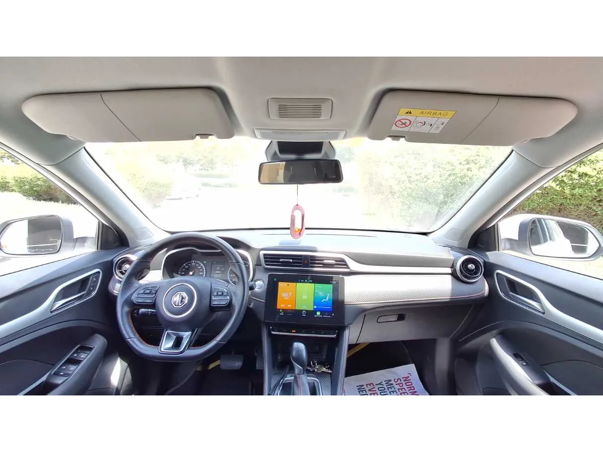 Car image 14