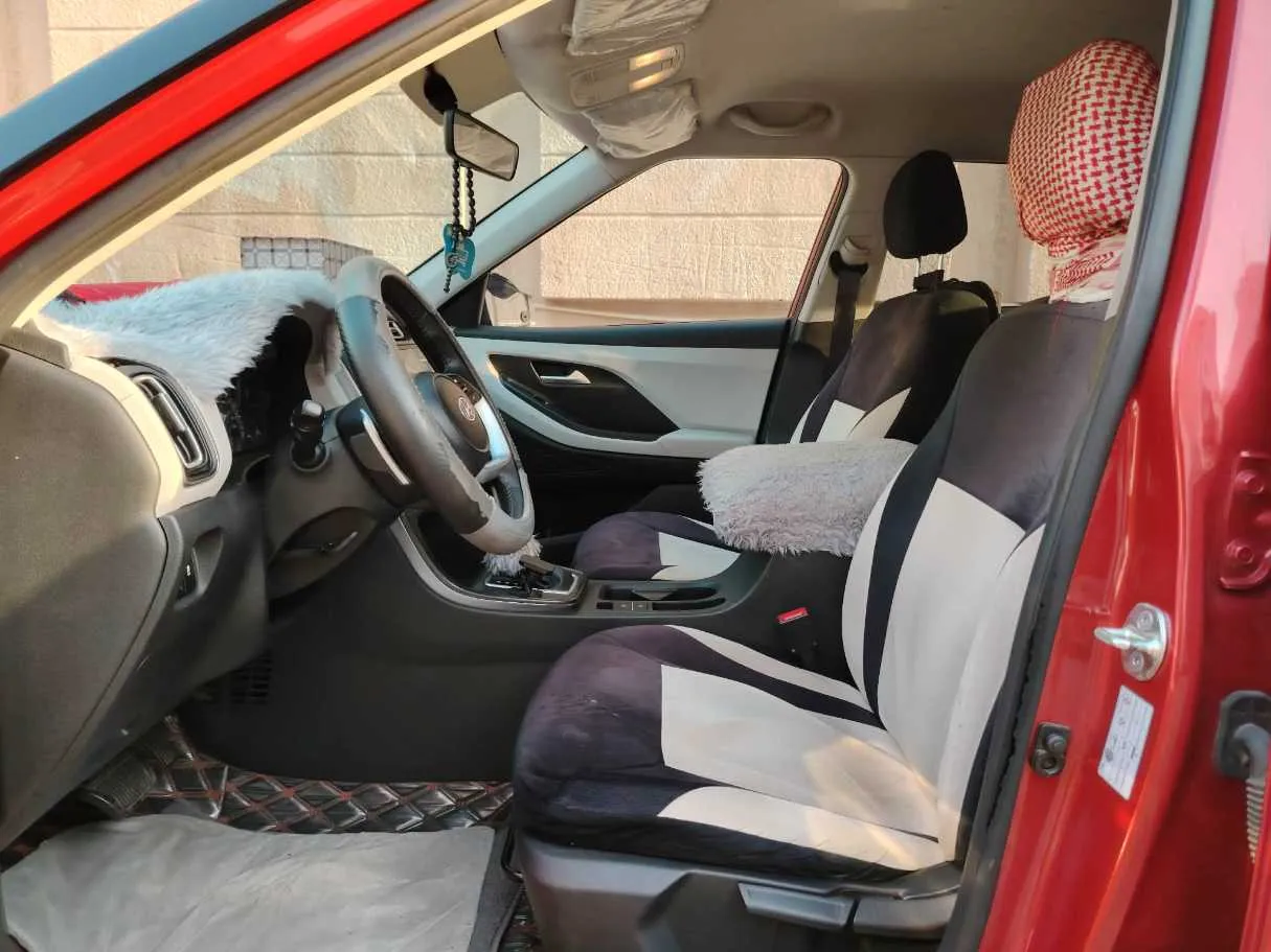 Car image 15