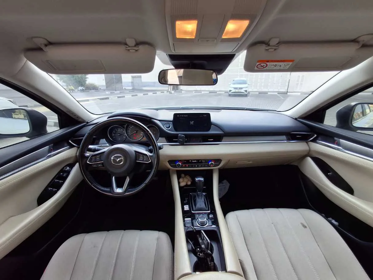 Car image 17