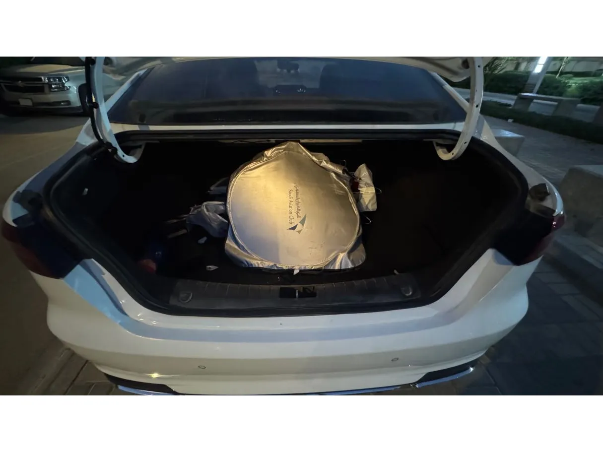 Car image 19