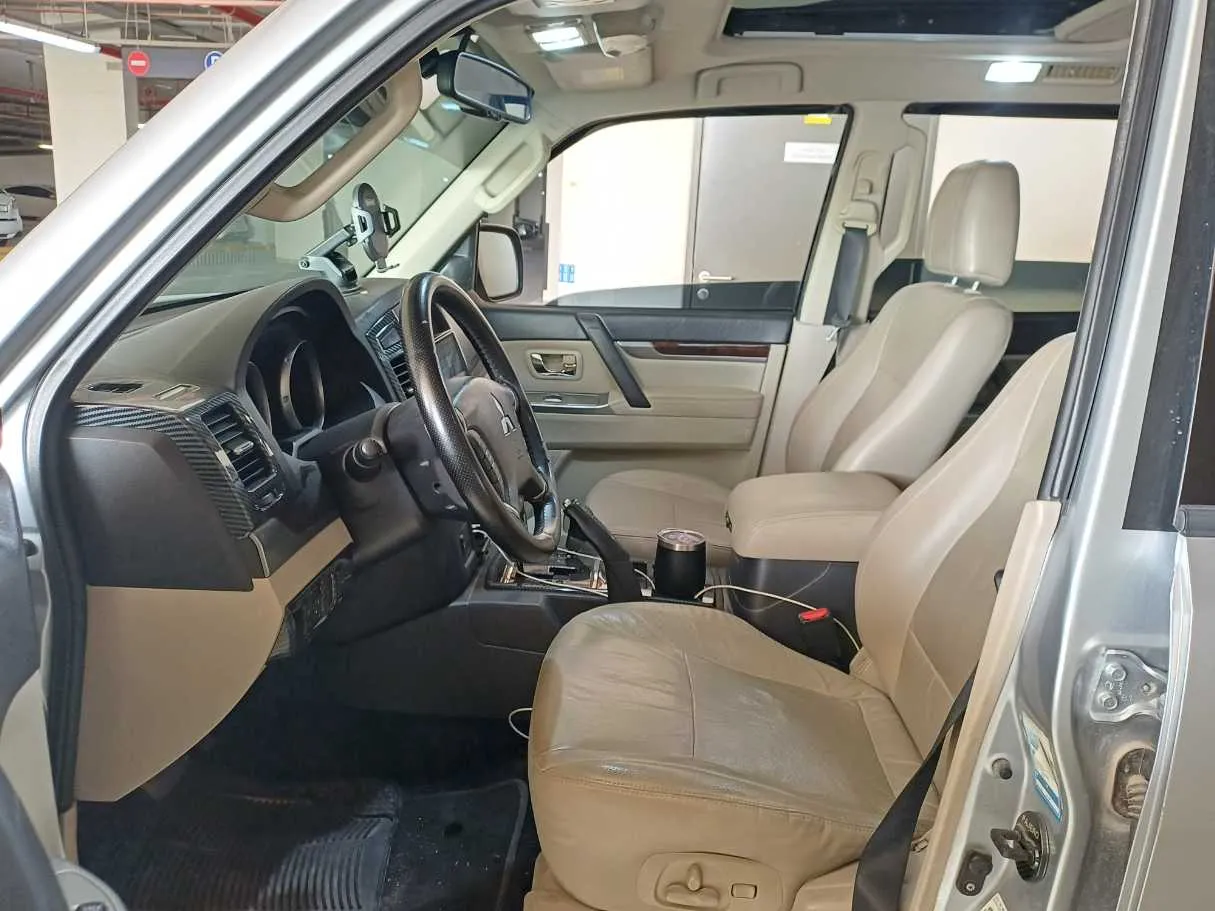 Car image 12