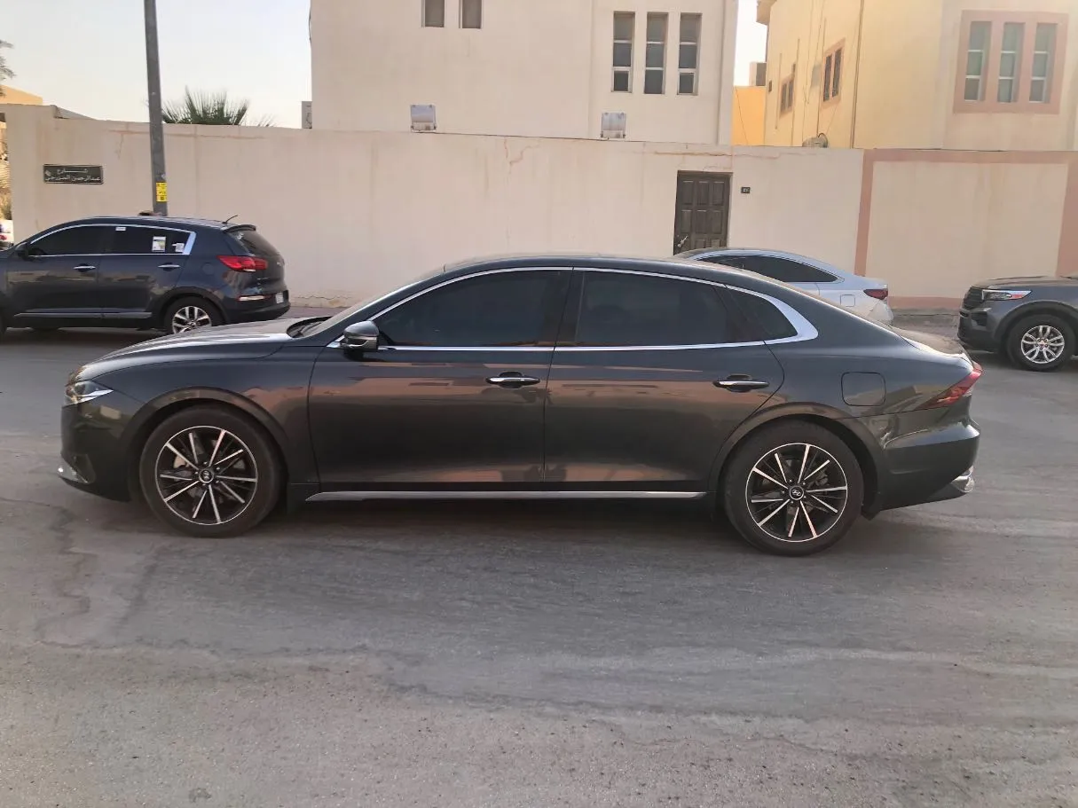 Car image 8
