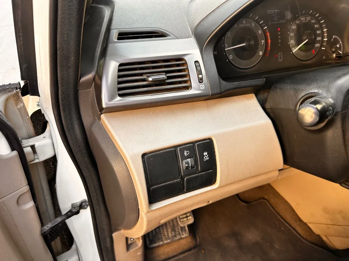 Car image 24