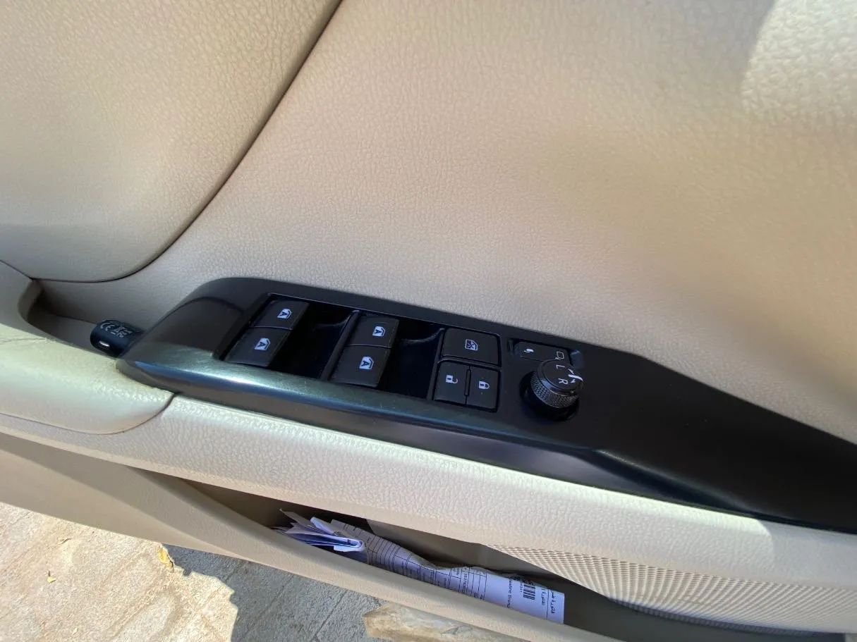 Car image 20