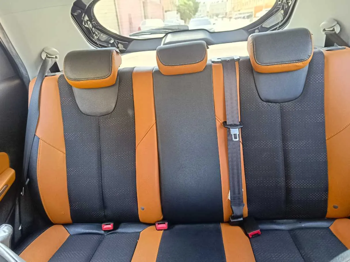 Car image 16