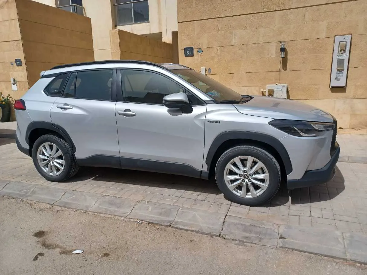 Car image 4