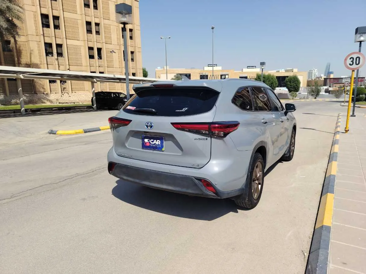 Car image 5