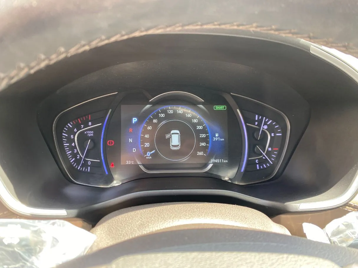 Car image 18