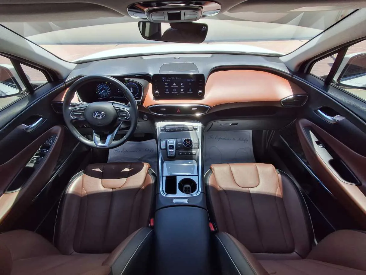 Car image 14
