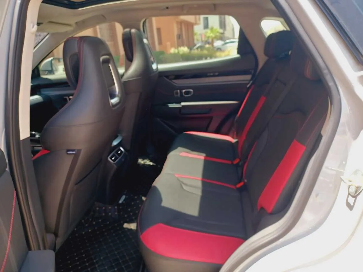 Car image 14