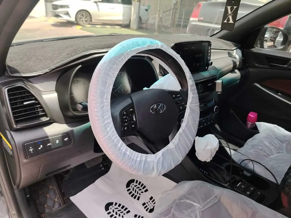 Car image 13