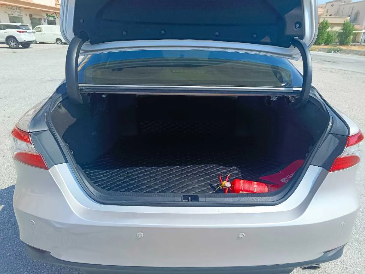 Car image 25