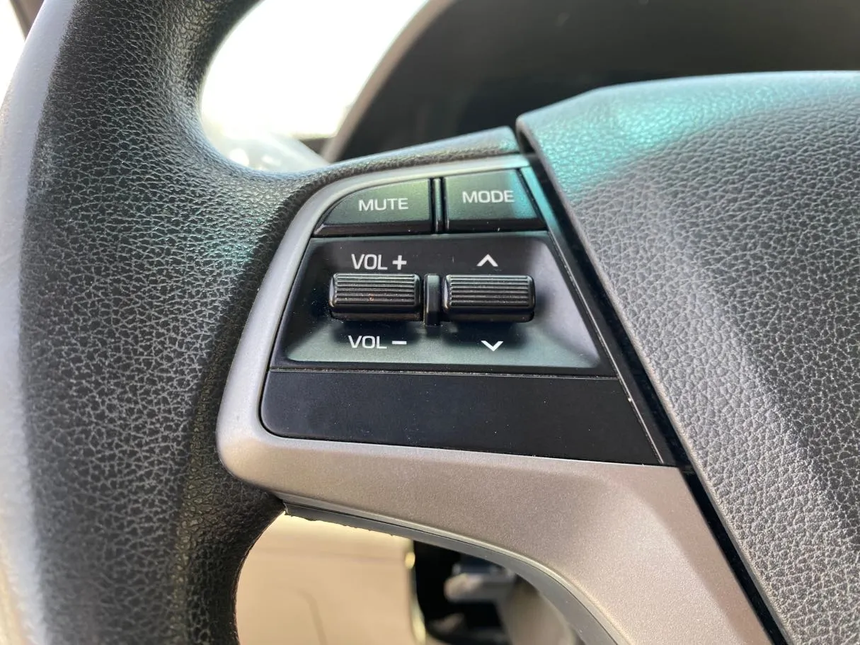 Car image 17