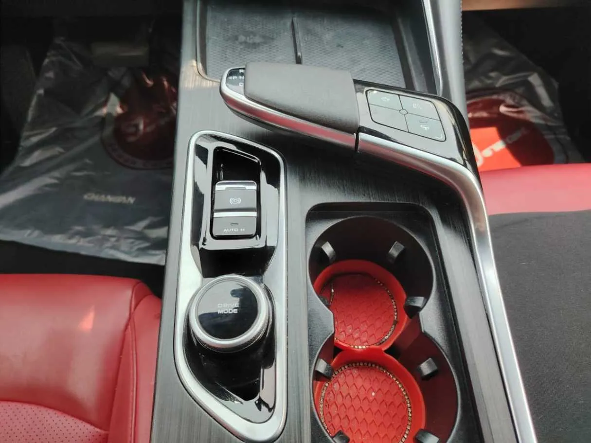Car image 14