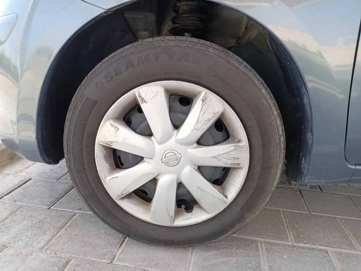 Car image 9