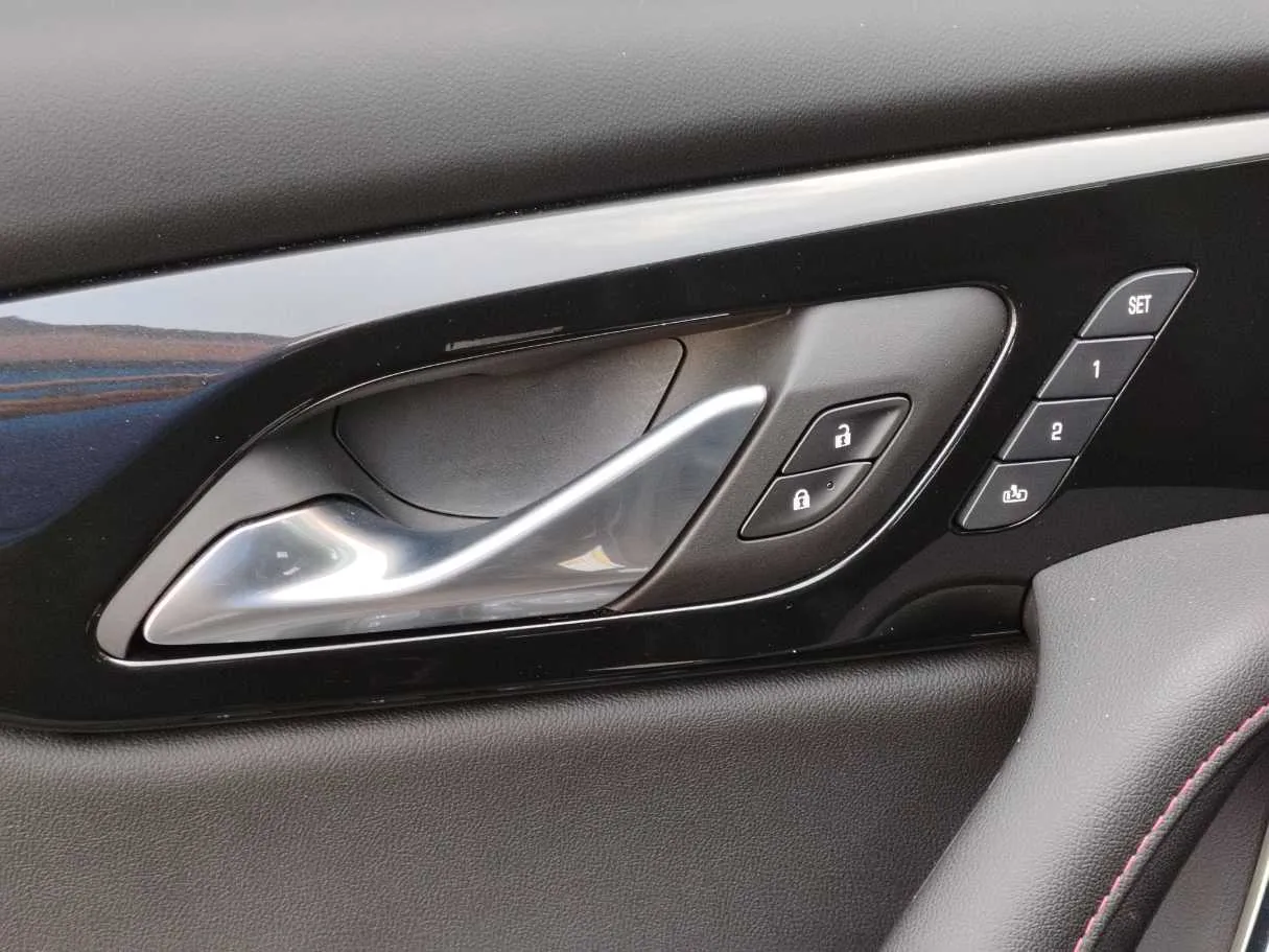 Car image 34