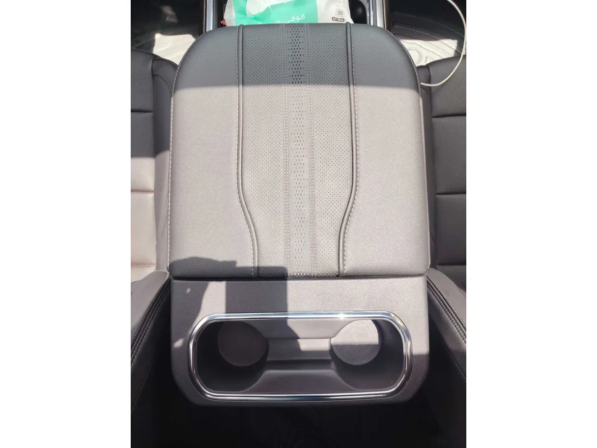 Car image 30