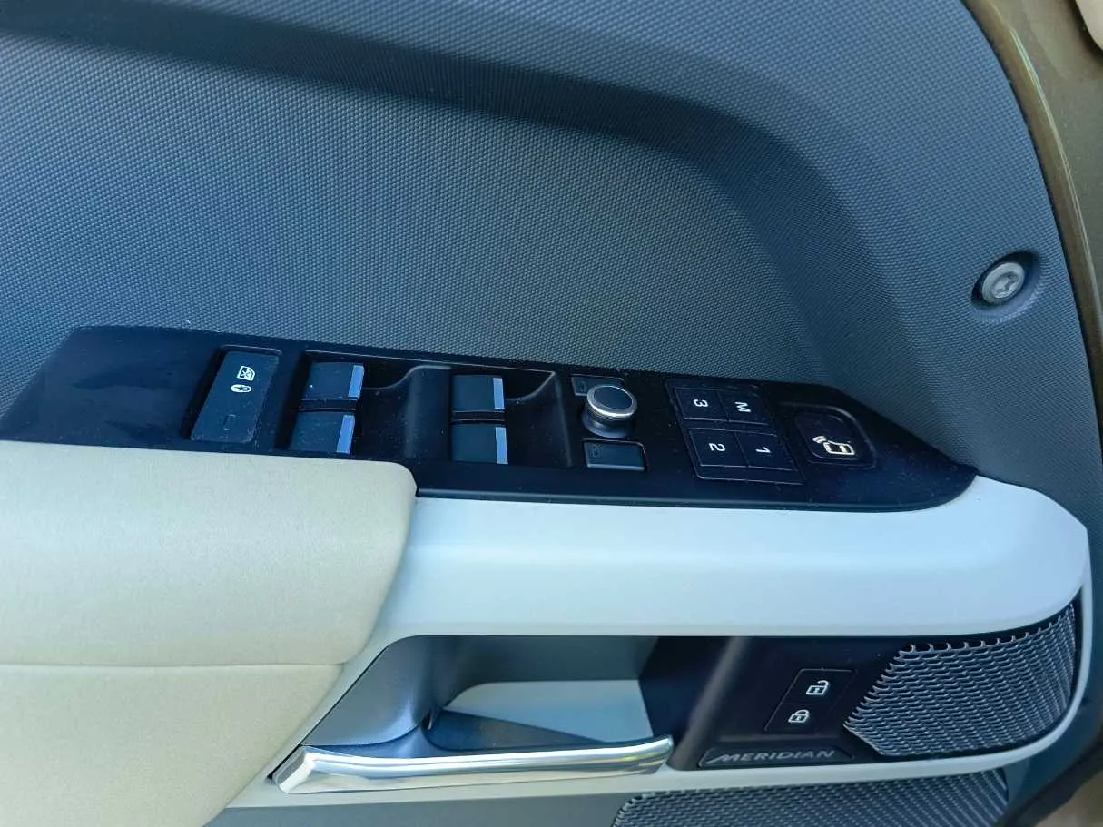 Car image 32