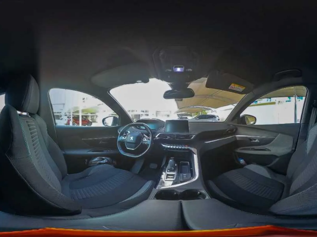 Car image 14