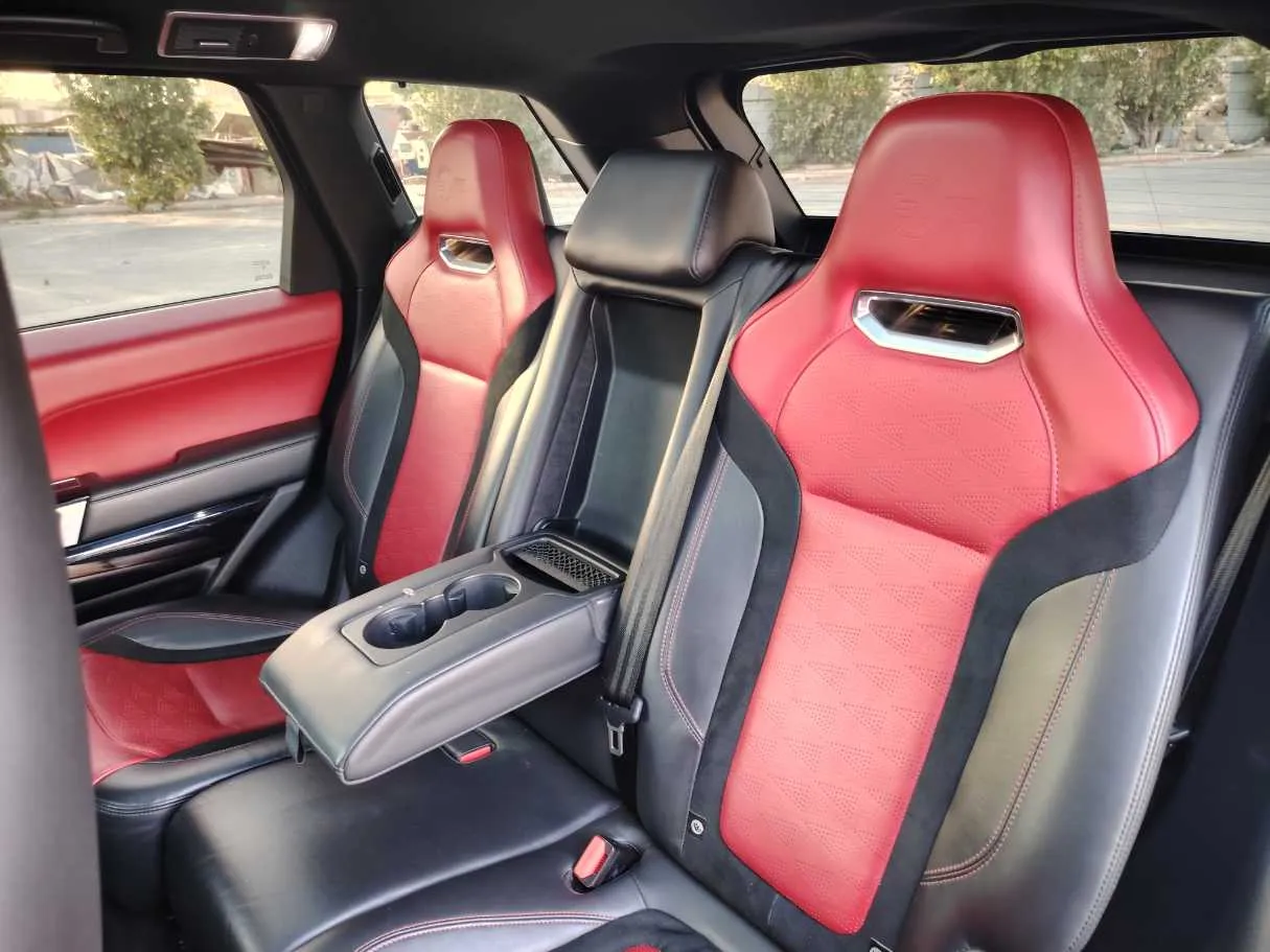 Car image 16