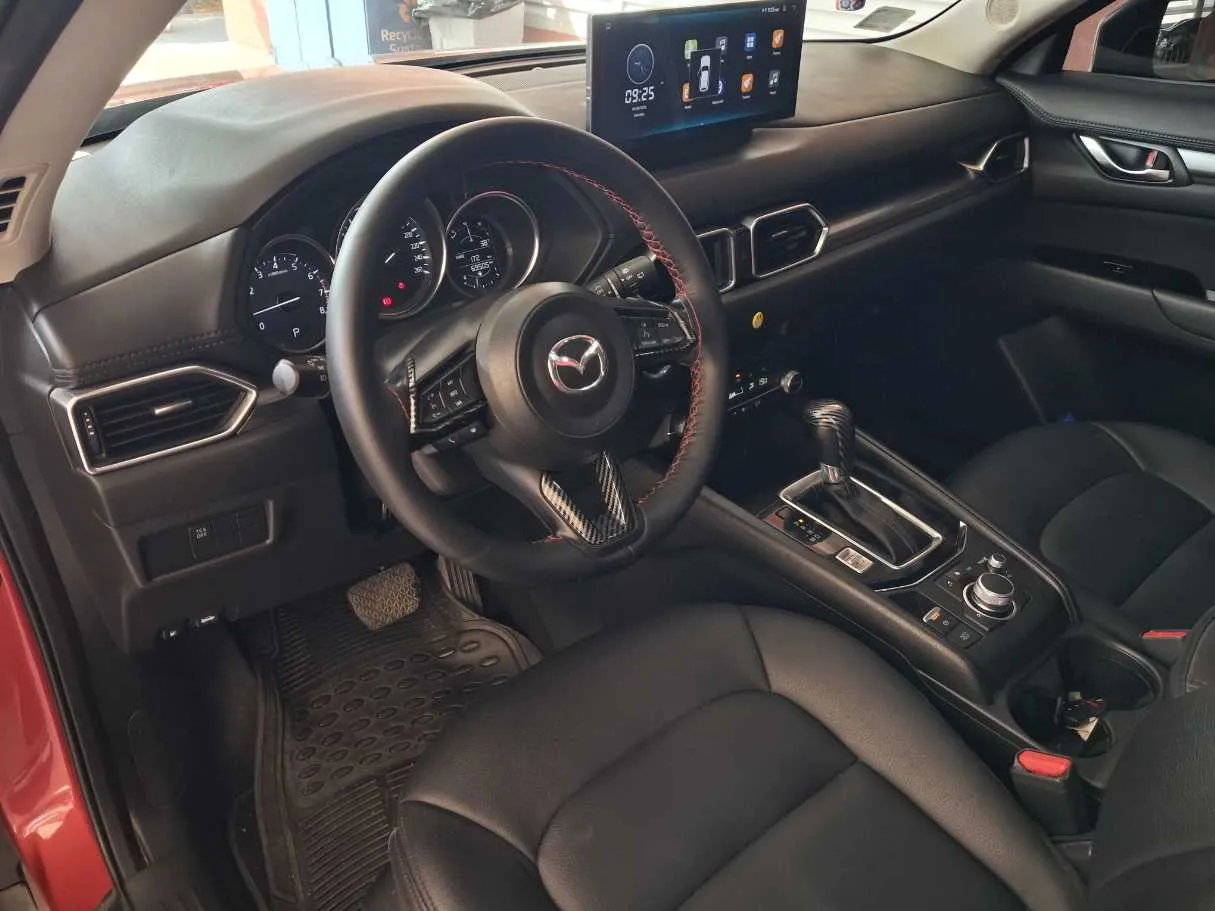 Car image 11