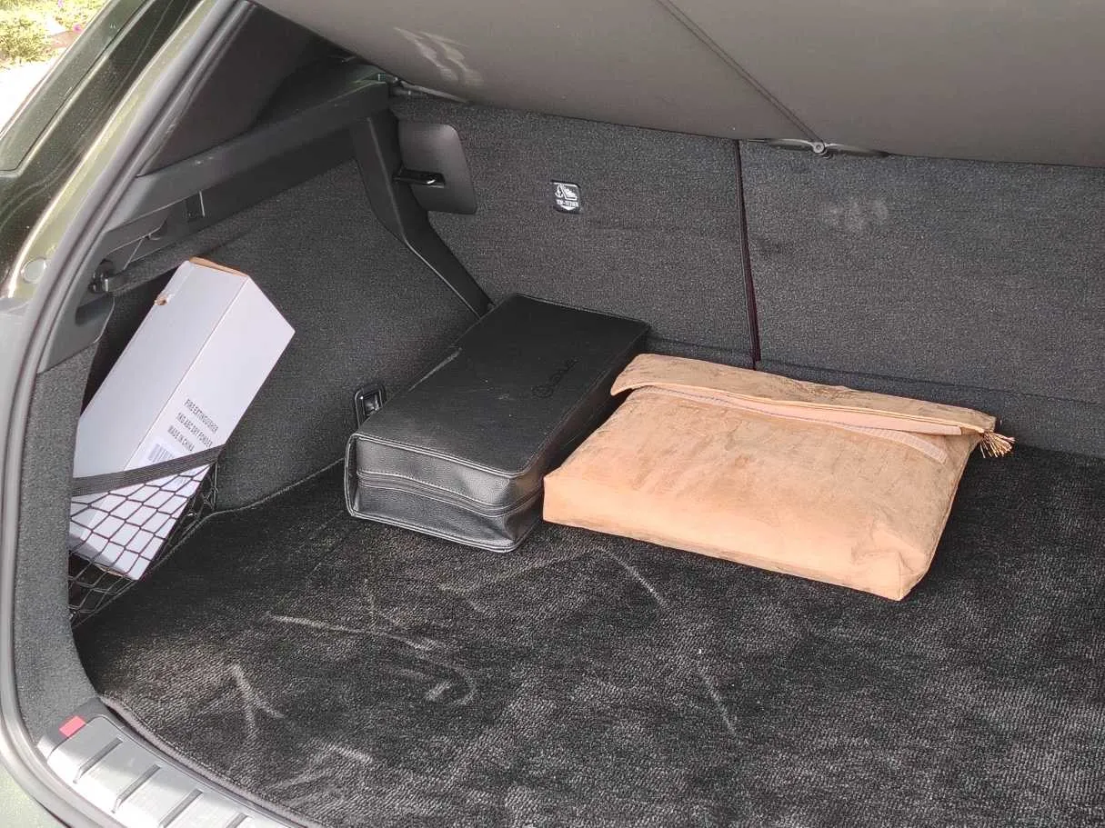 Car image 28