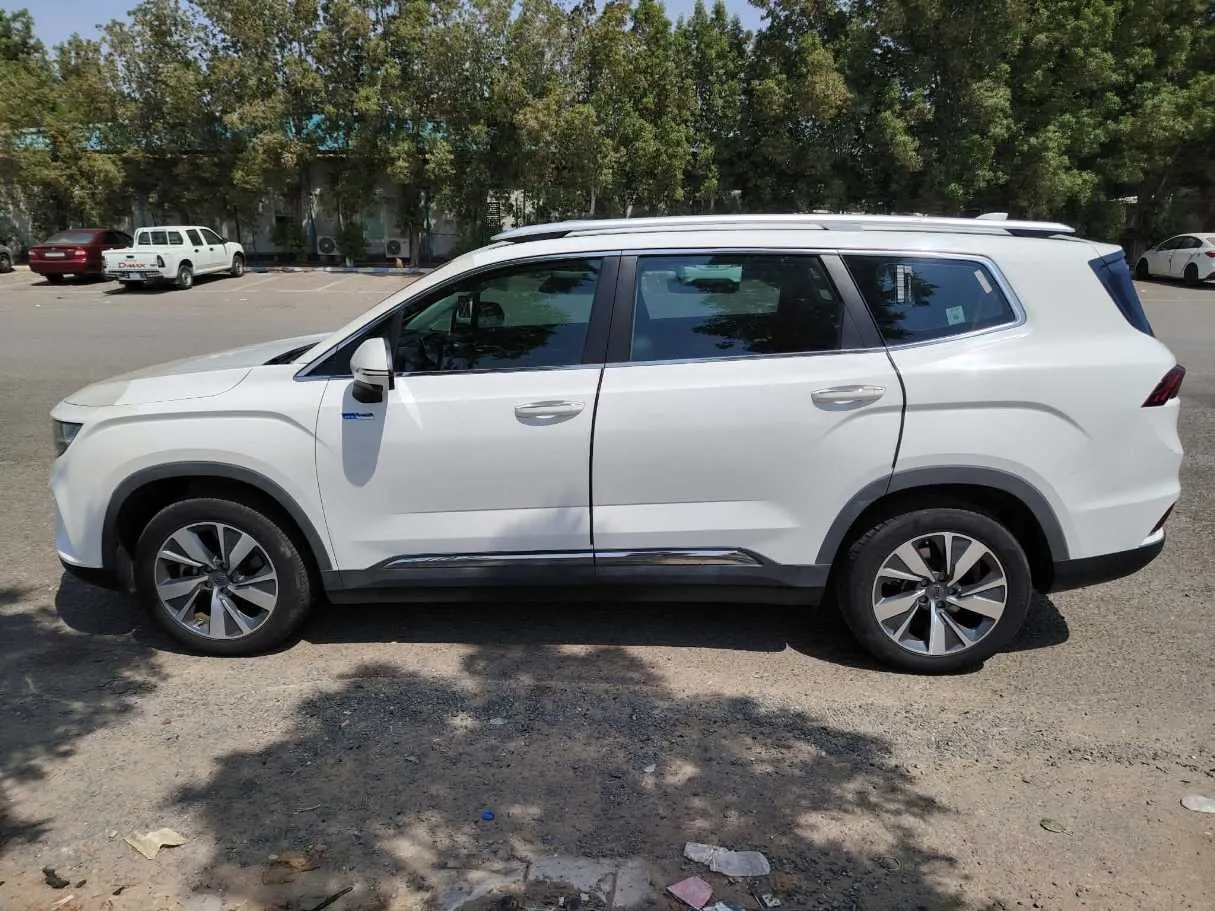 Car image 8