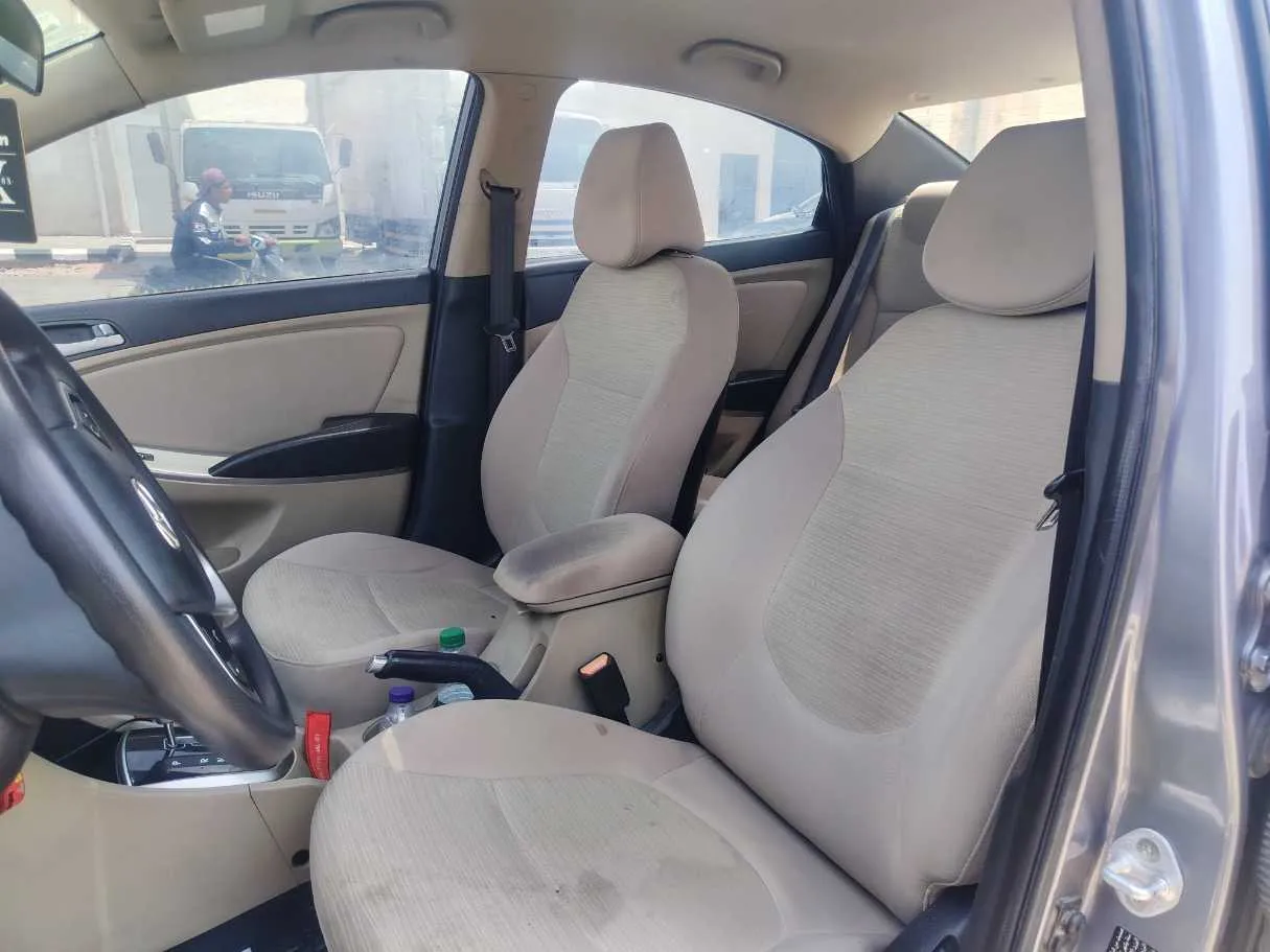 Car image 13