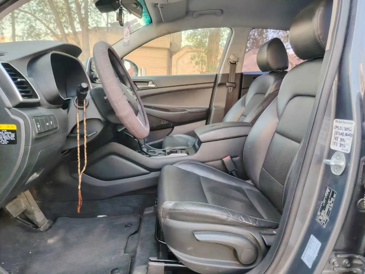 Car image 15