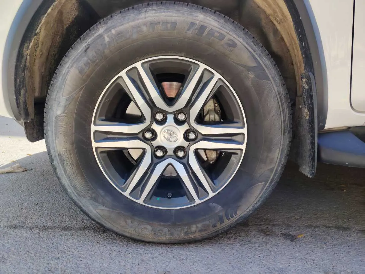 Car image 10
